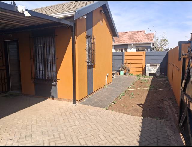 3 BEDROOM FREEHOLD FOR SALE IN SKY CITY